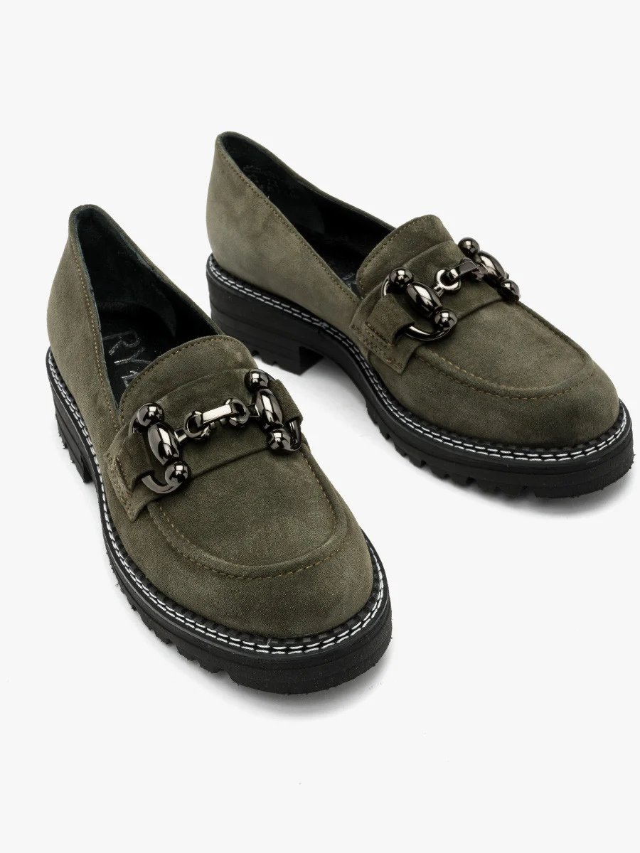 Mokasyny w kolorze khaki z ozdobą