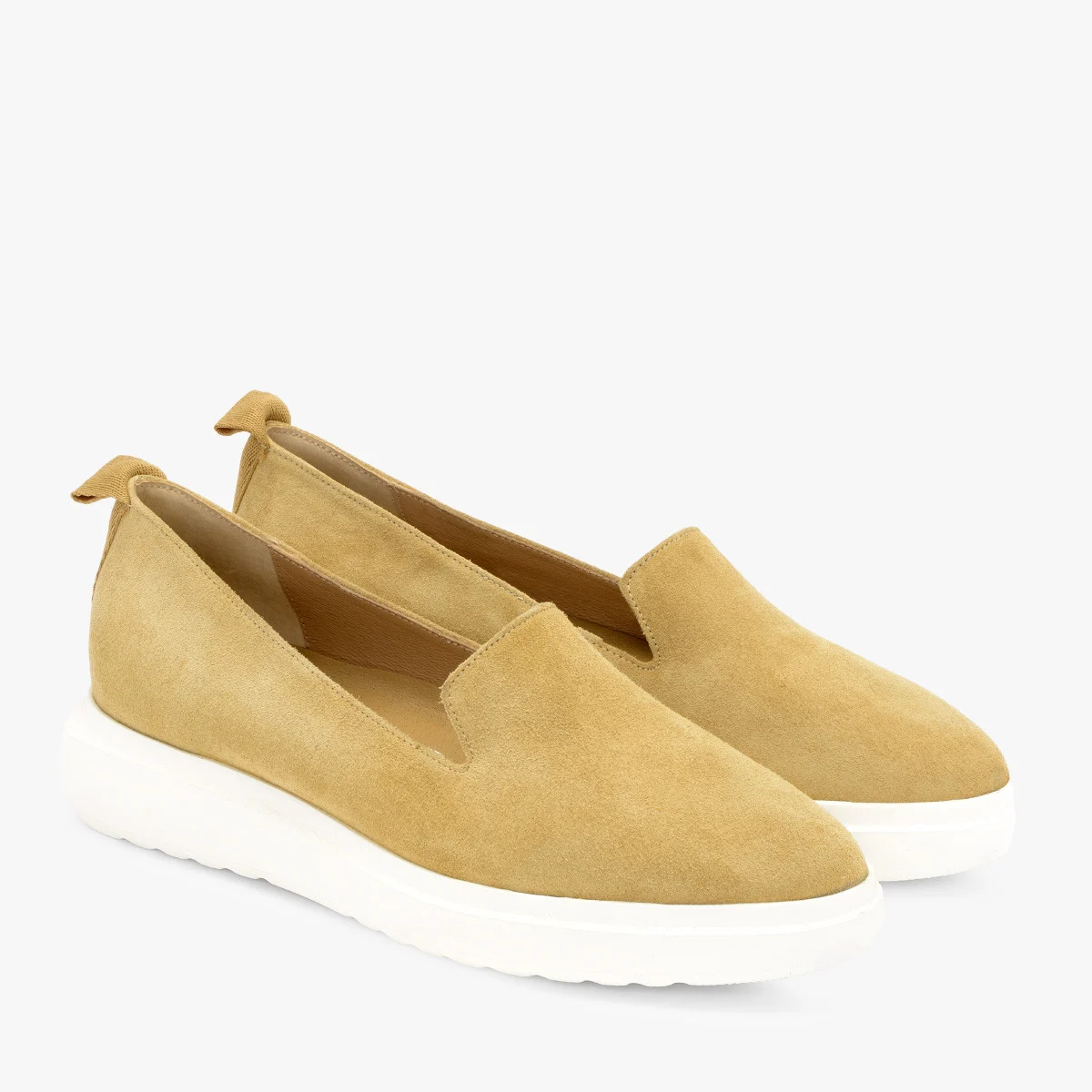 Piaskowe mokasyny na grubej podeszwie