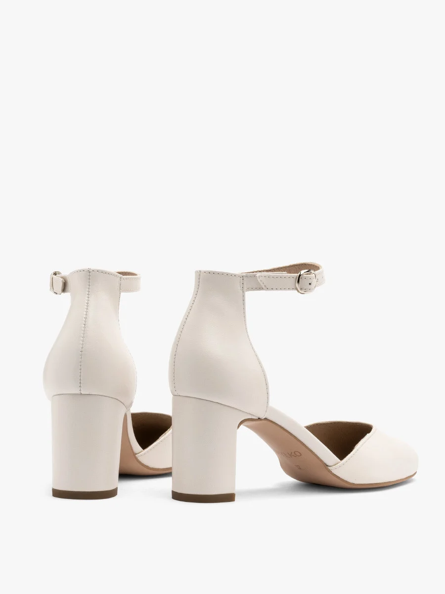 Kremowe czółenka z paskiem wokół kostki