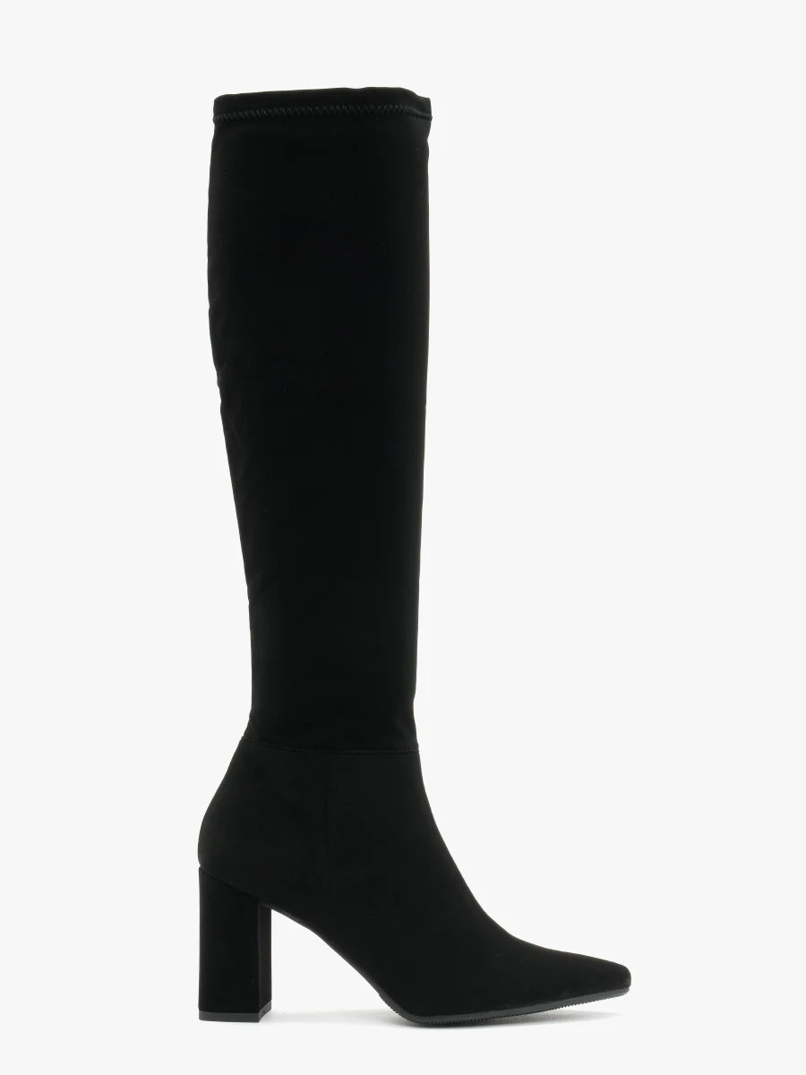 Czarne kozaki z elastyczną cholewką