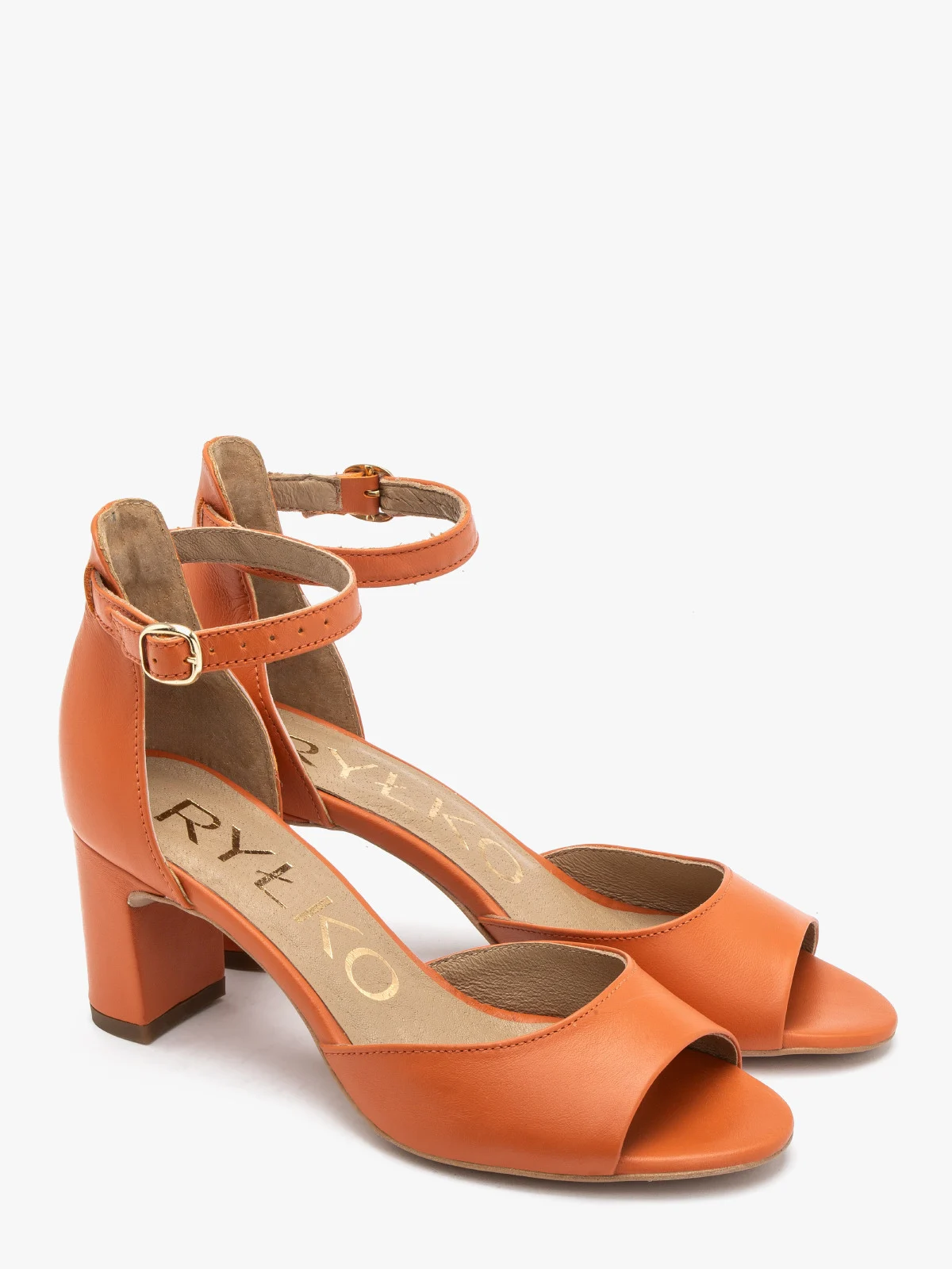 Pomarańczowe sandały na obcasie