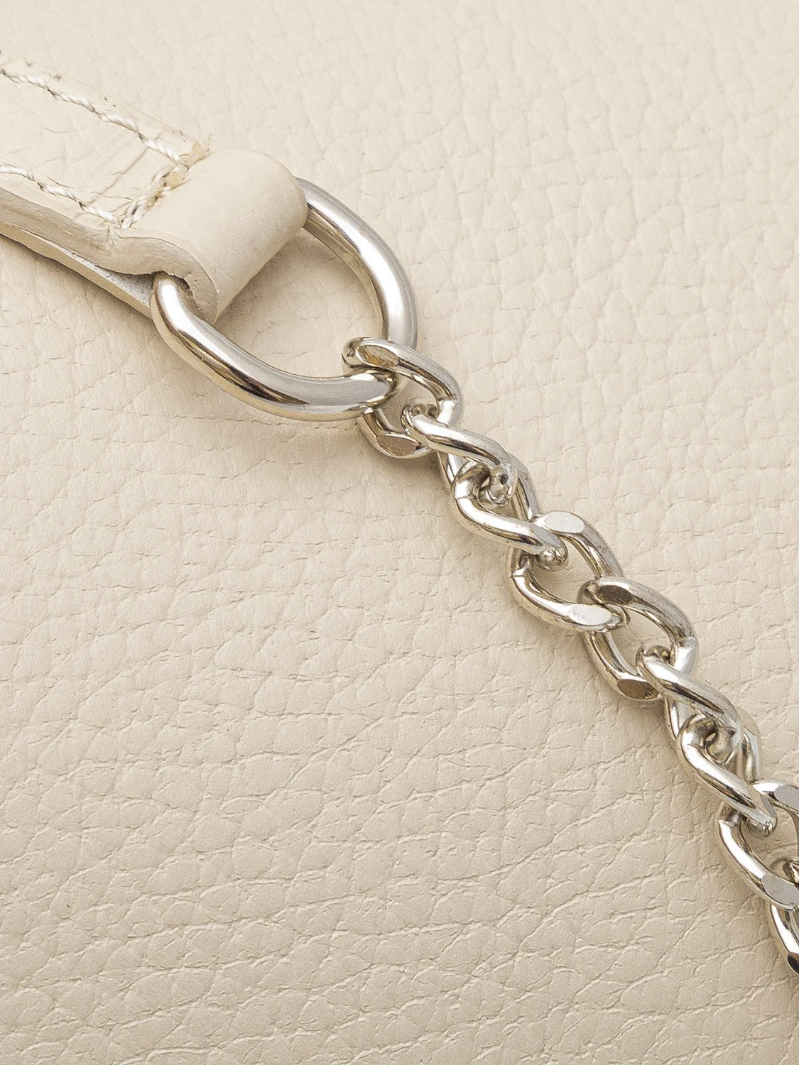 Mała, kremowa torebka typu kopertówka