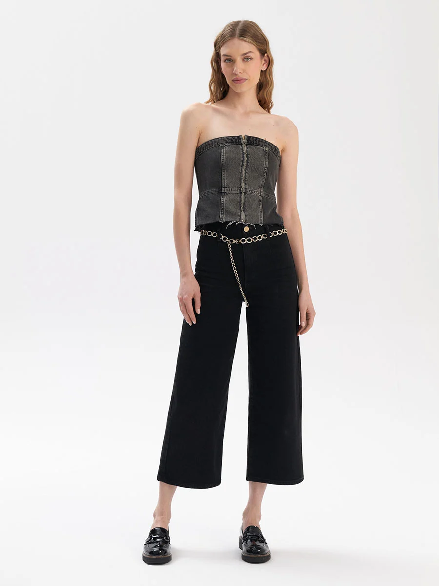 Czarne mokasyny z ozdobą na cholewce