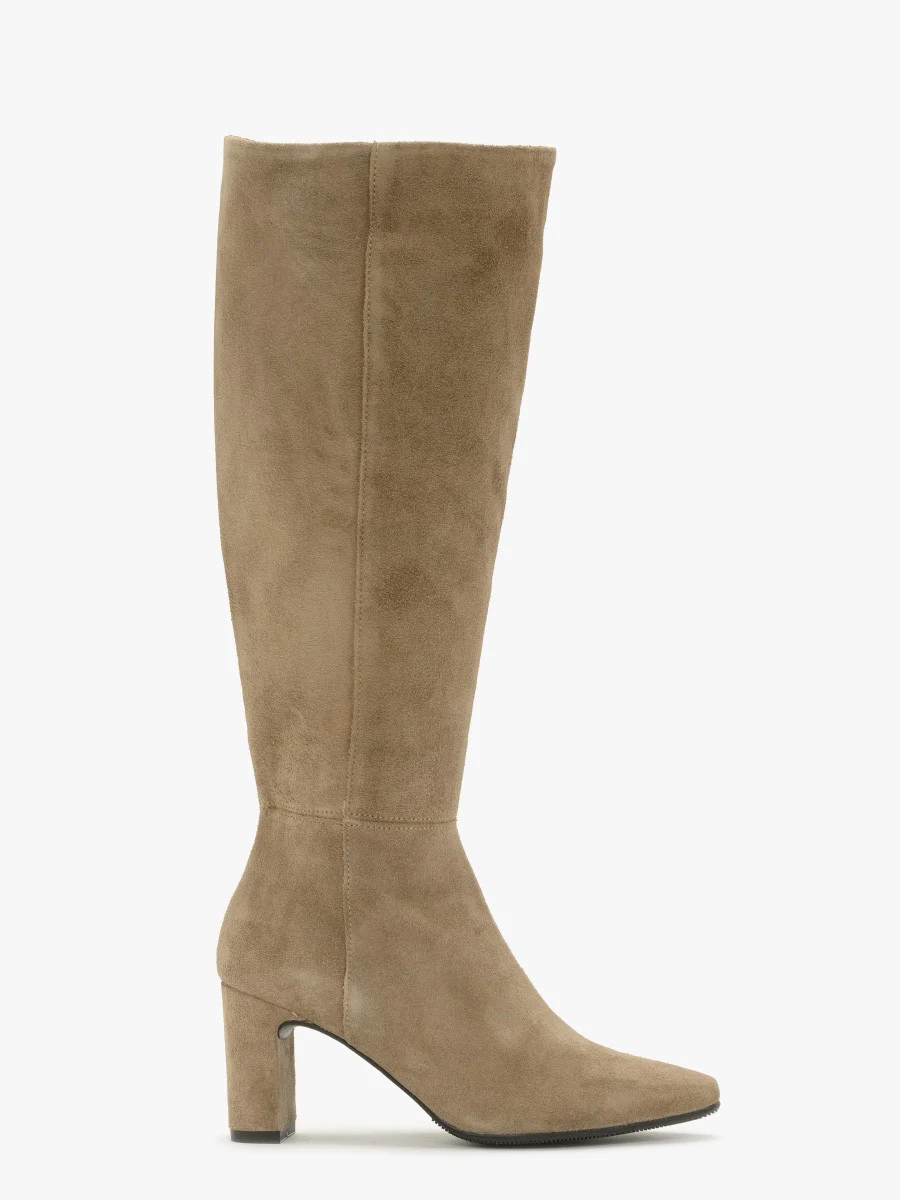 Piaskowe kozaki z szeroką cholewką