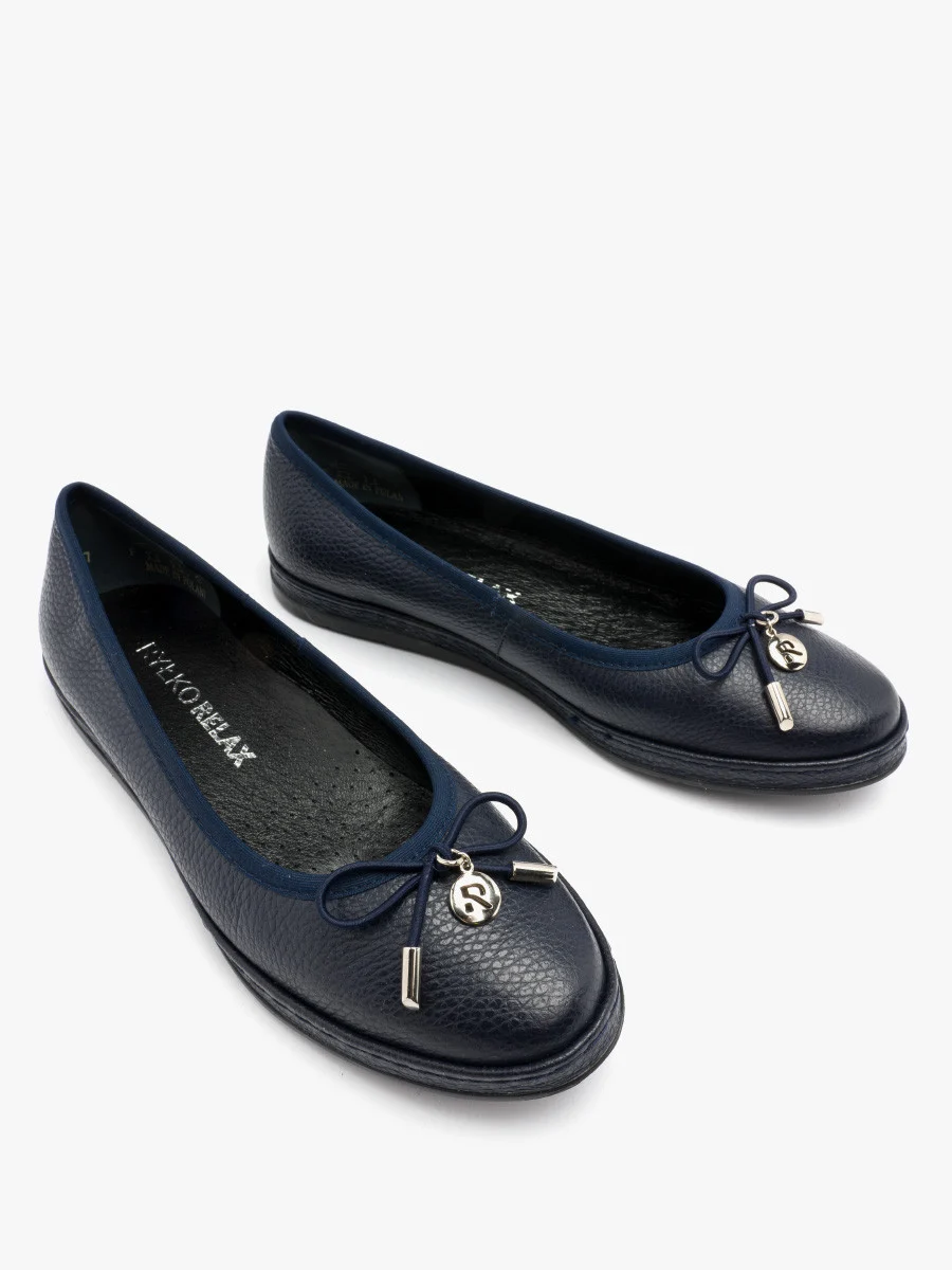 Granatowe baleriny z kokardką