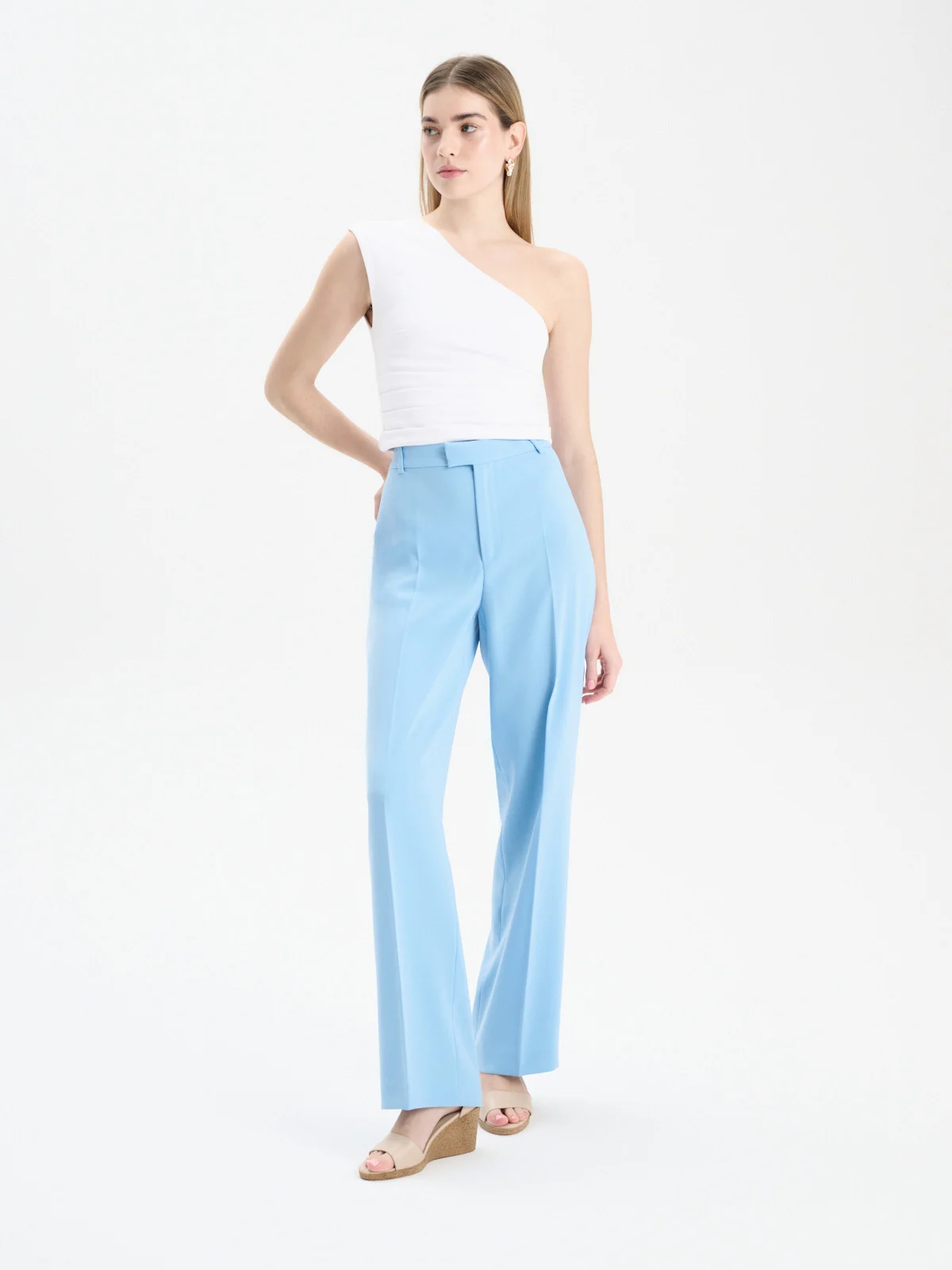 Beżowe sandały na platformie