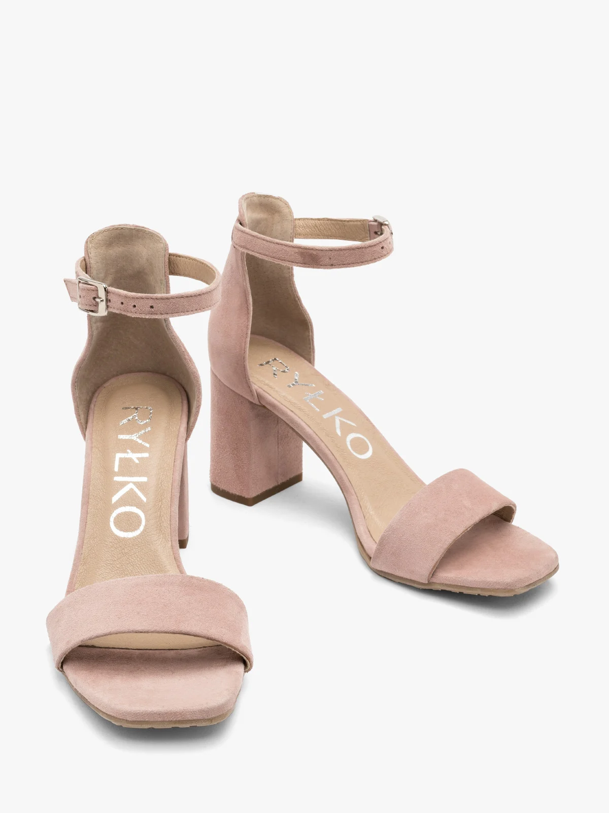 Pudrowo-różowe sandały na obcasie