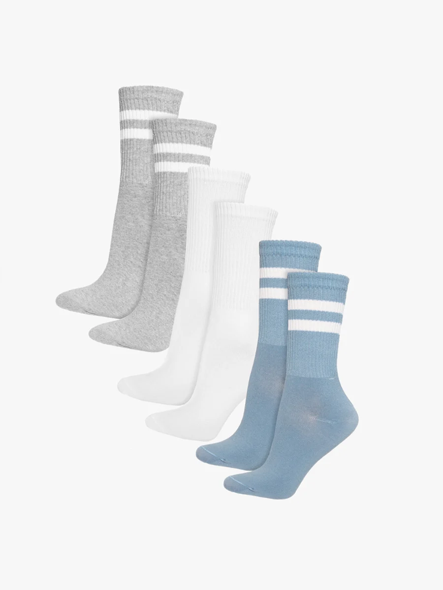 Niebieskie skarpety w białe paski