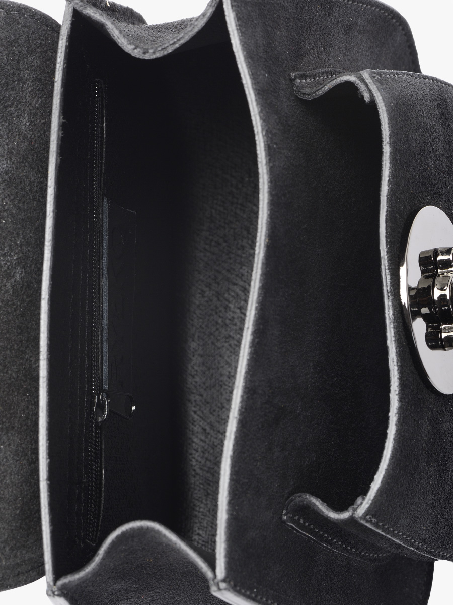 Torebka z ozdobnym zapięciem