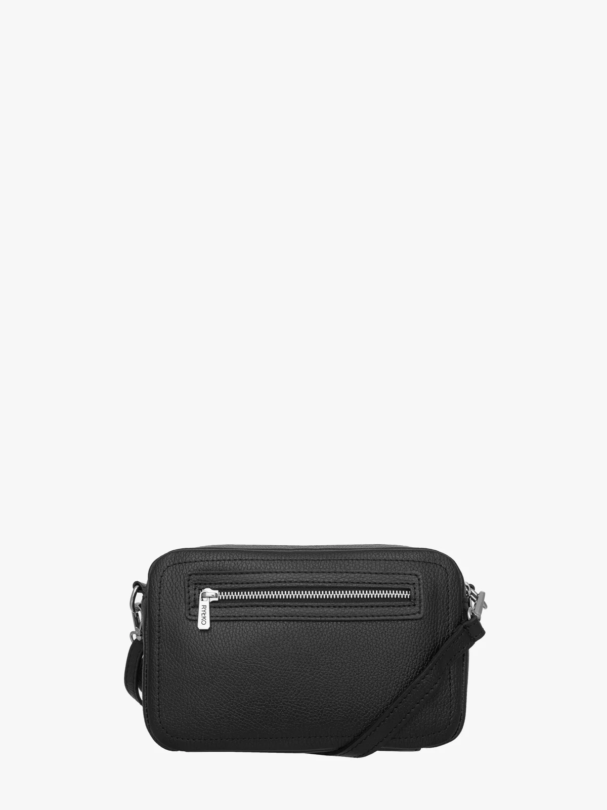 Czarna torebka listonoszka średniej wielkości