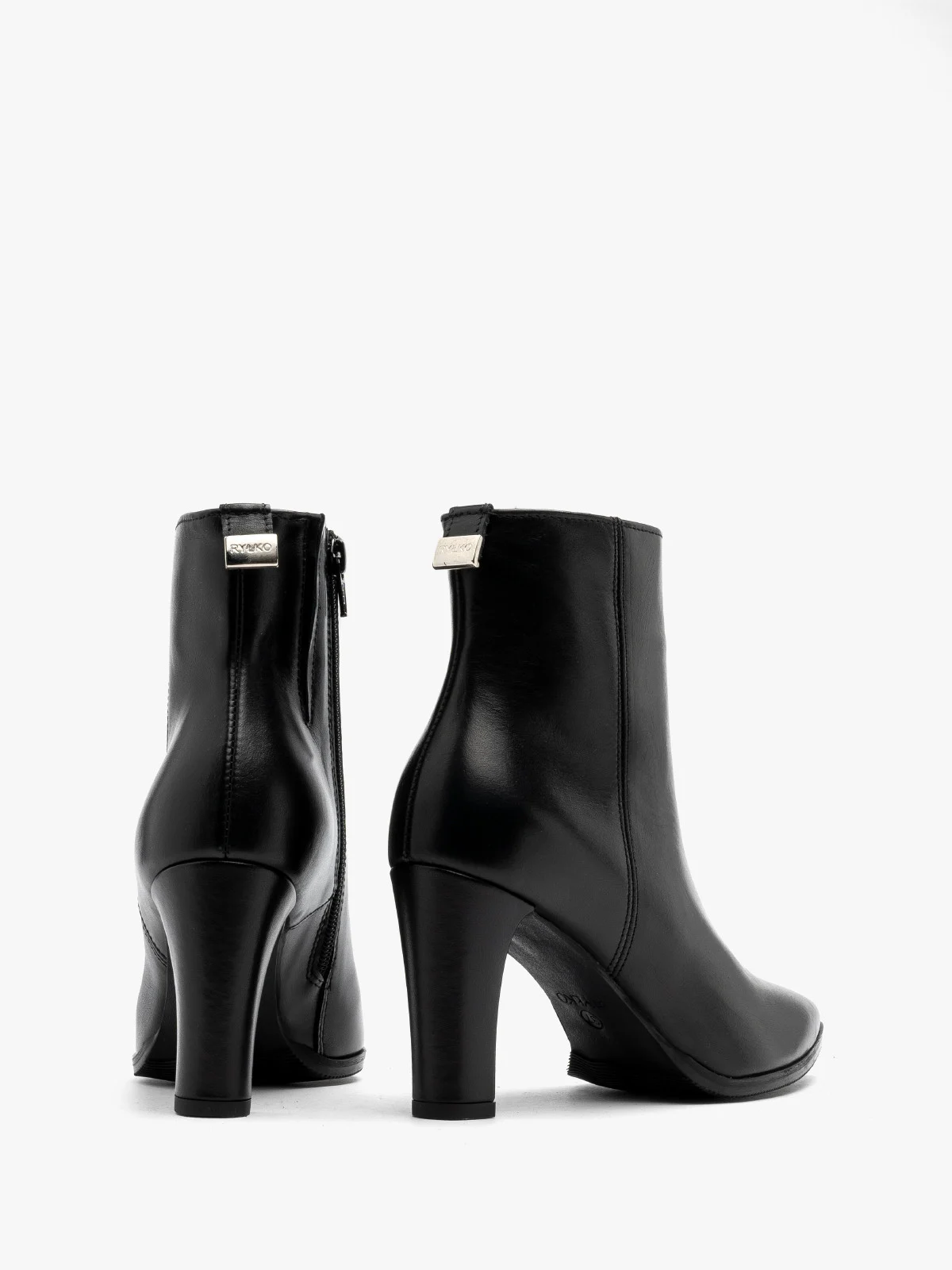 Czarne botki ze skóry licowej na grubej szpilce