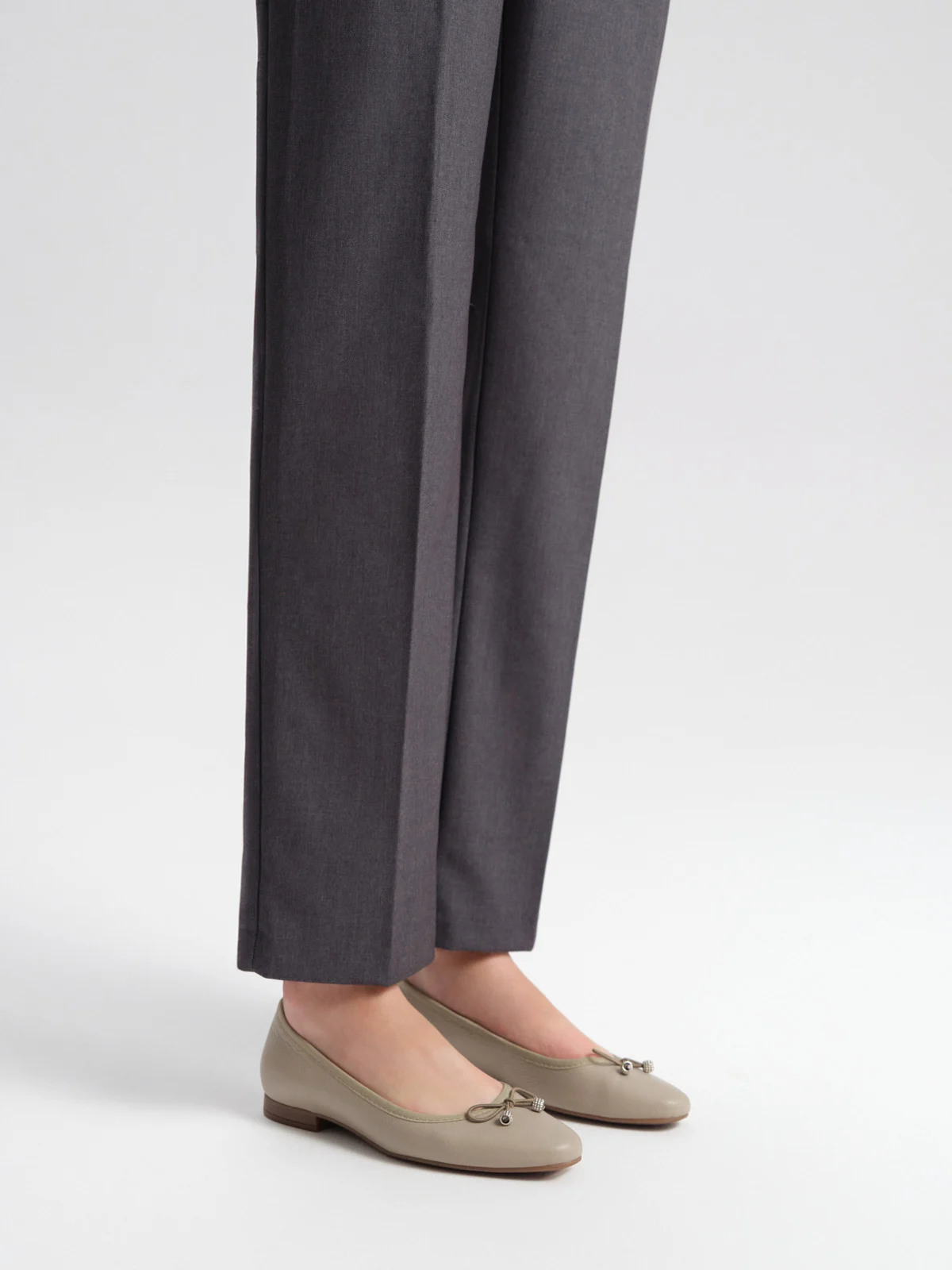 Beżowe baleriny damskie z kokardą