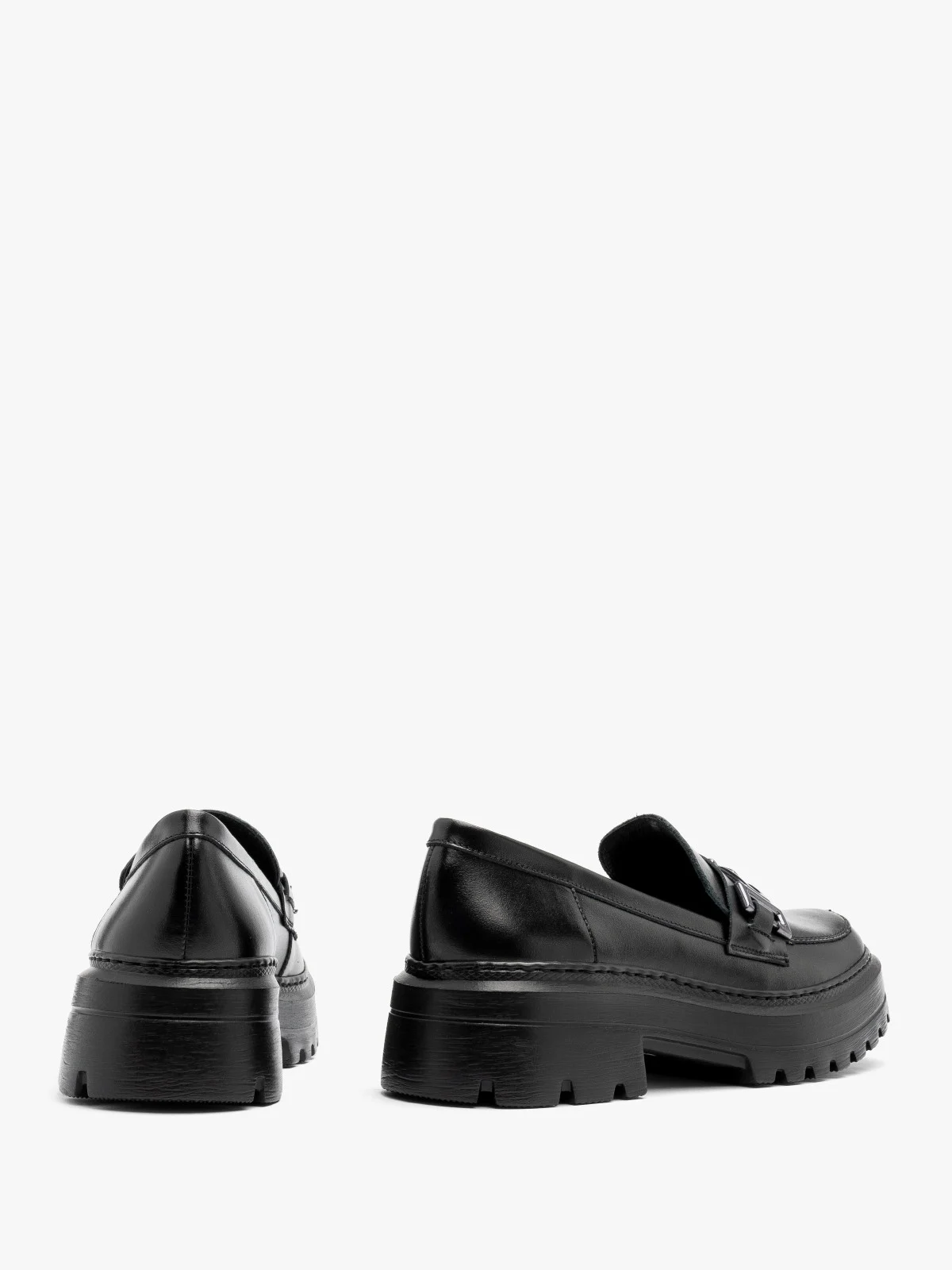 Czarne mokasyny damskie z ozdobą na cholewce