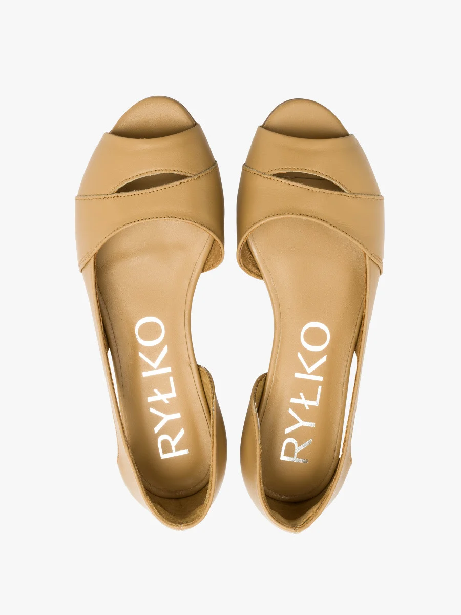 Jasnobrązowe baleriny z odkrytymi palcami