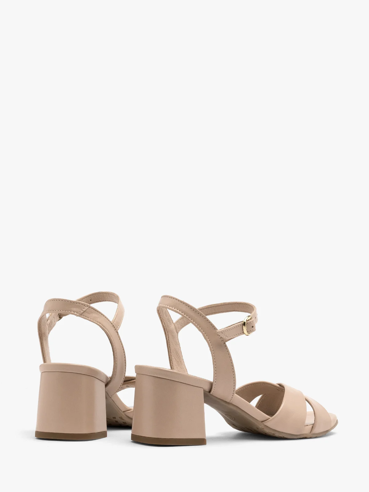 Beżowe sandały na obcasie