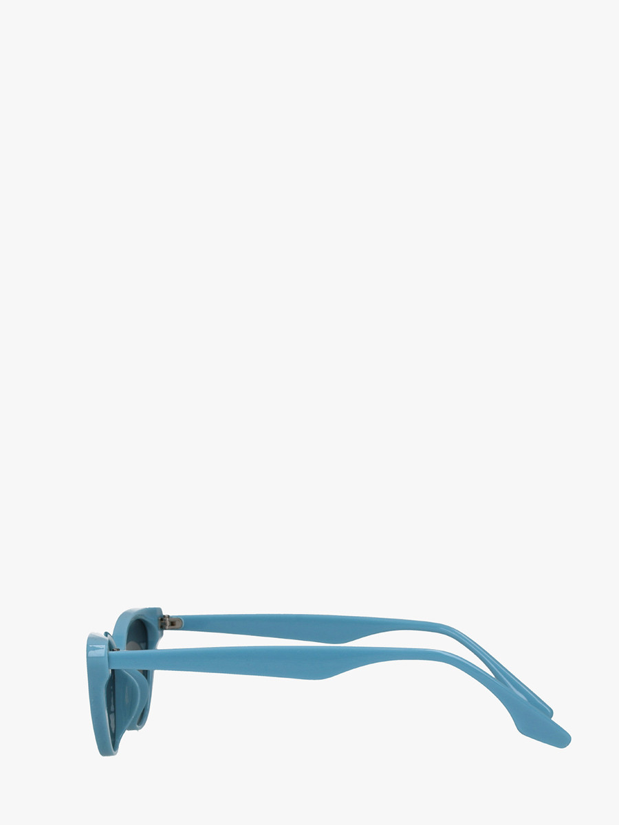 Niebieskie okulary przeciwsłoneczne typu cat eye