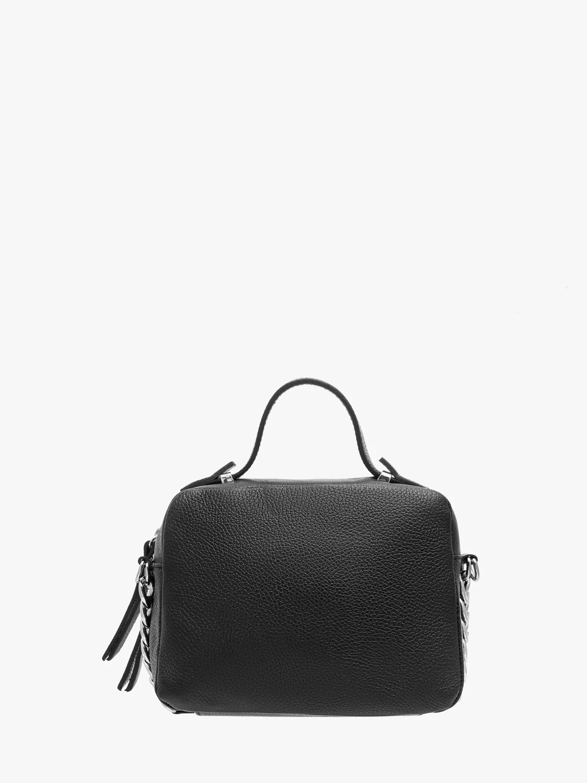 Czarna torebka średniej wielkości ze srebrnymi dodatkami