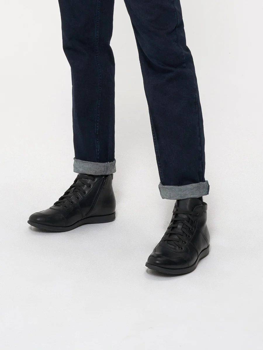 Czarny trzewik męski