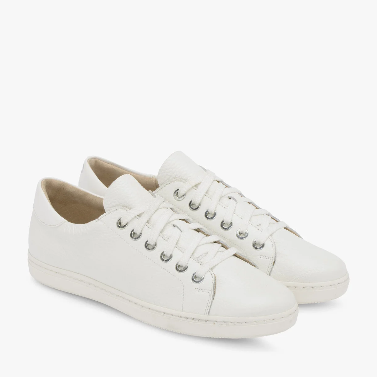 Białe półbuty sportowe