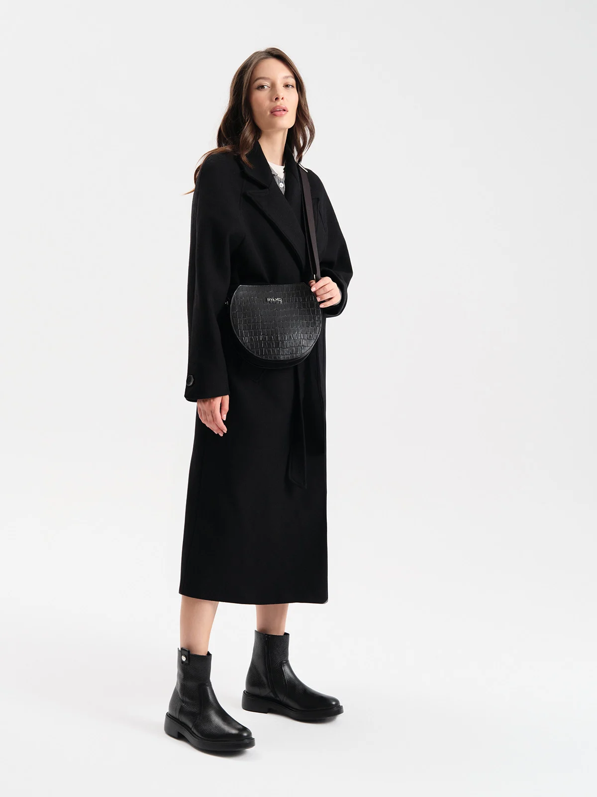 Czarne botki damskie na płaskiej podeszwie