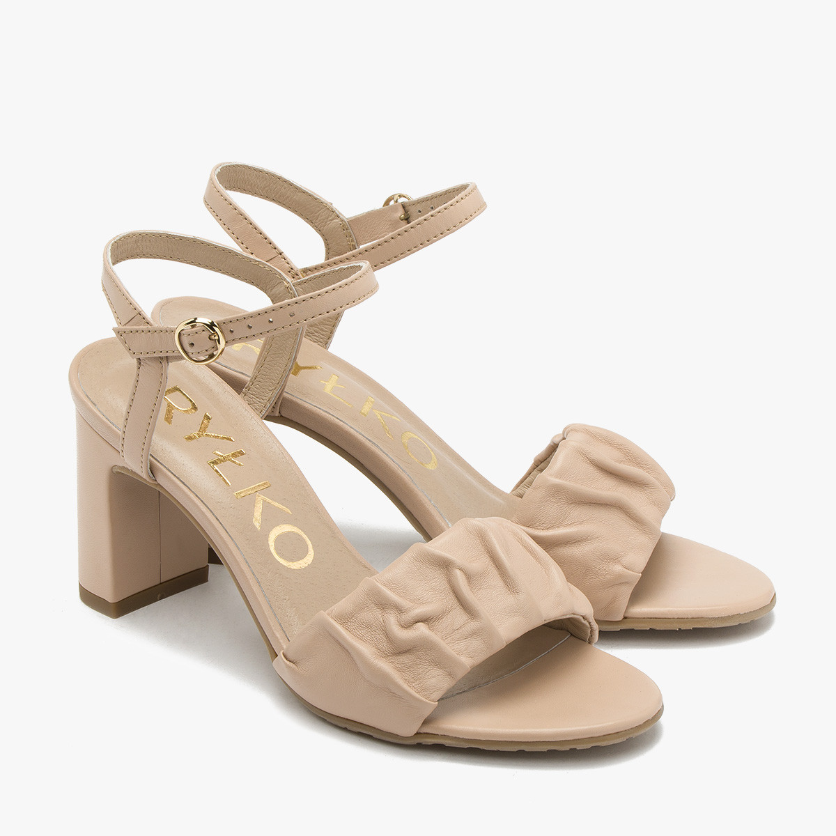 Beżowe sandały z ozdobną cholewką