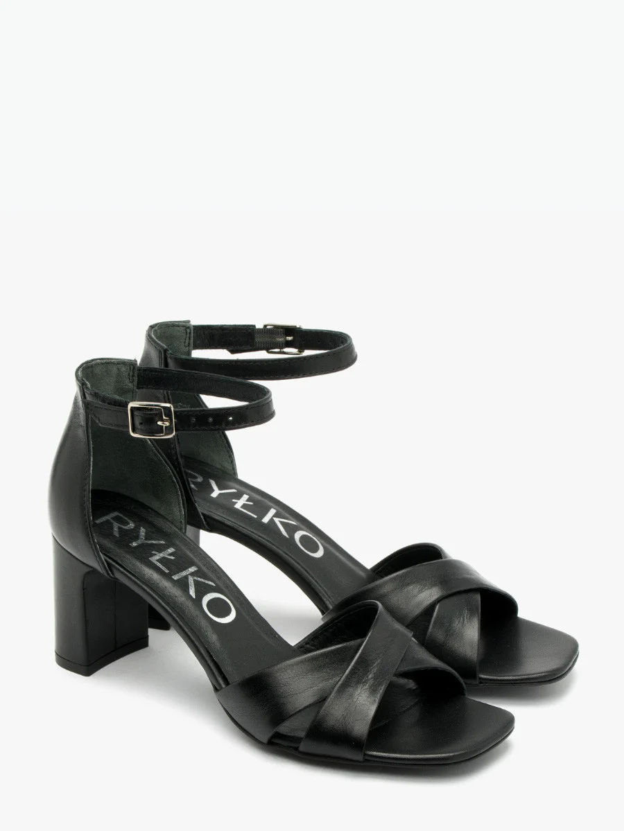 Czarne sandały na oblekanym obcasie