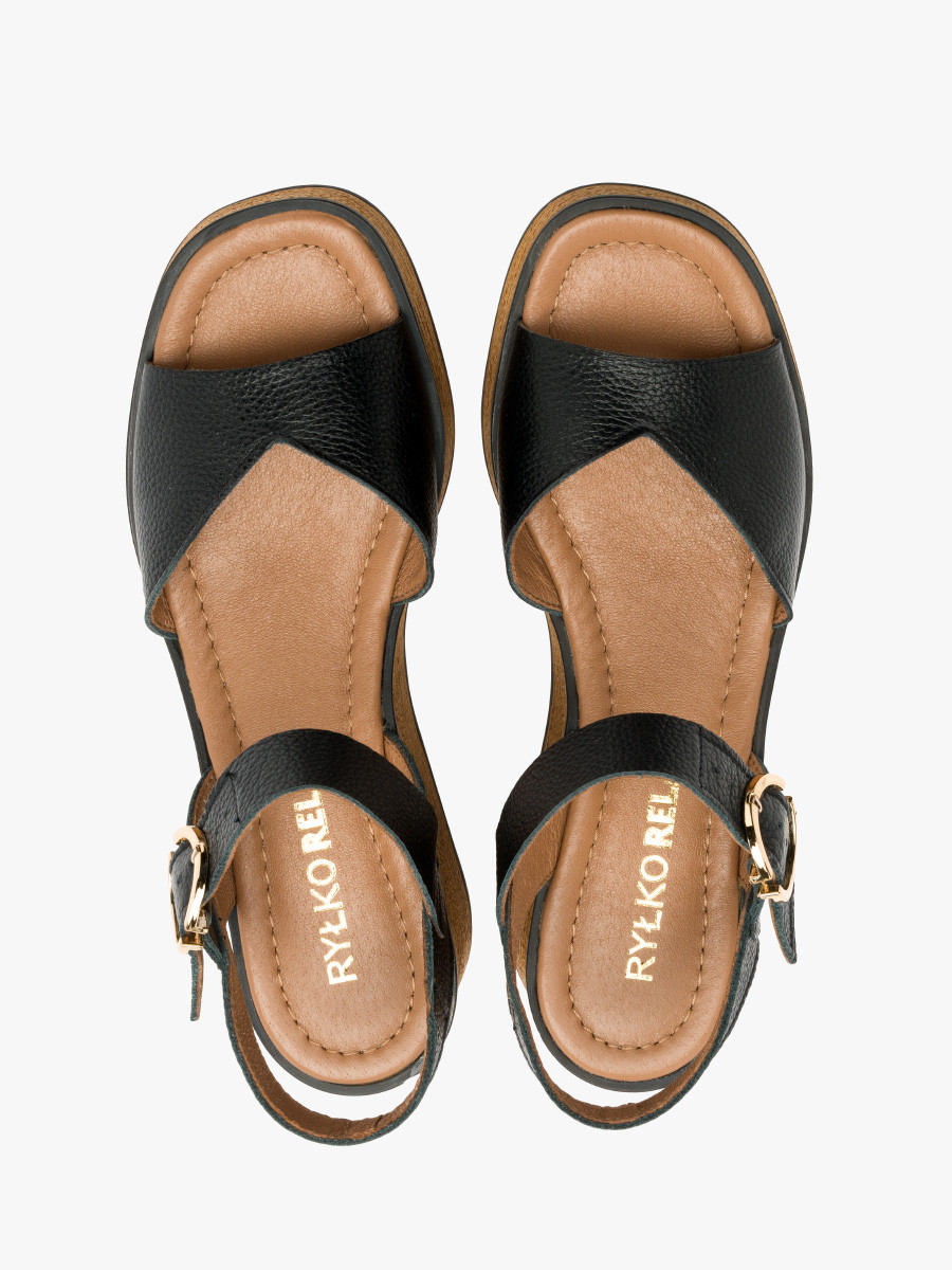 Czarne sandały na platformie