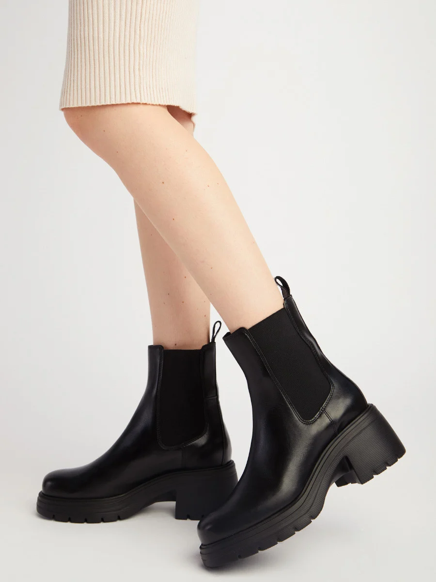 Czarne sztyblety damskie z gumą na cholewce