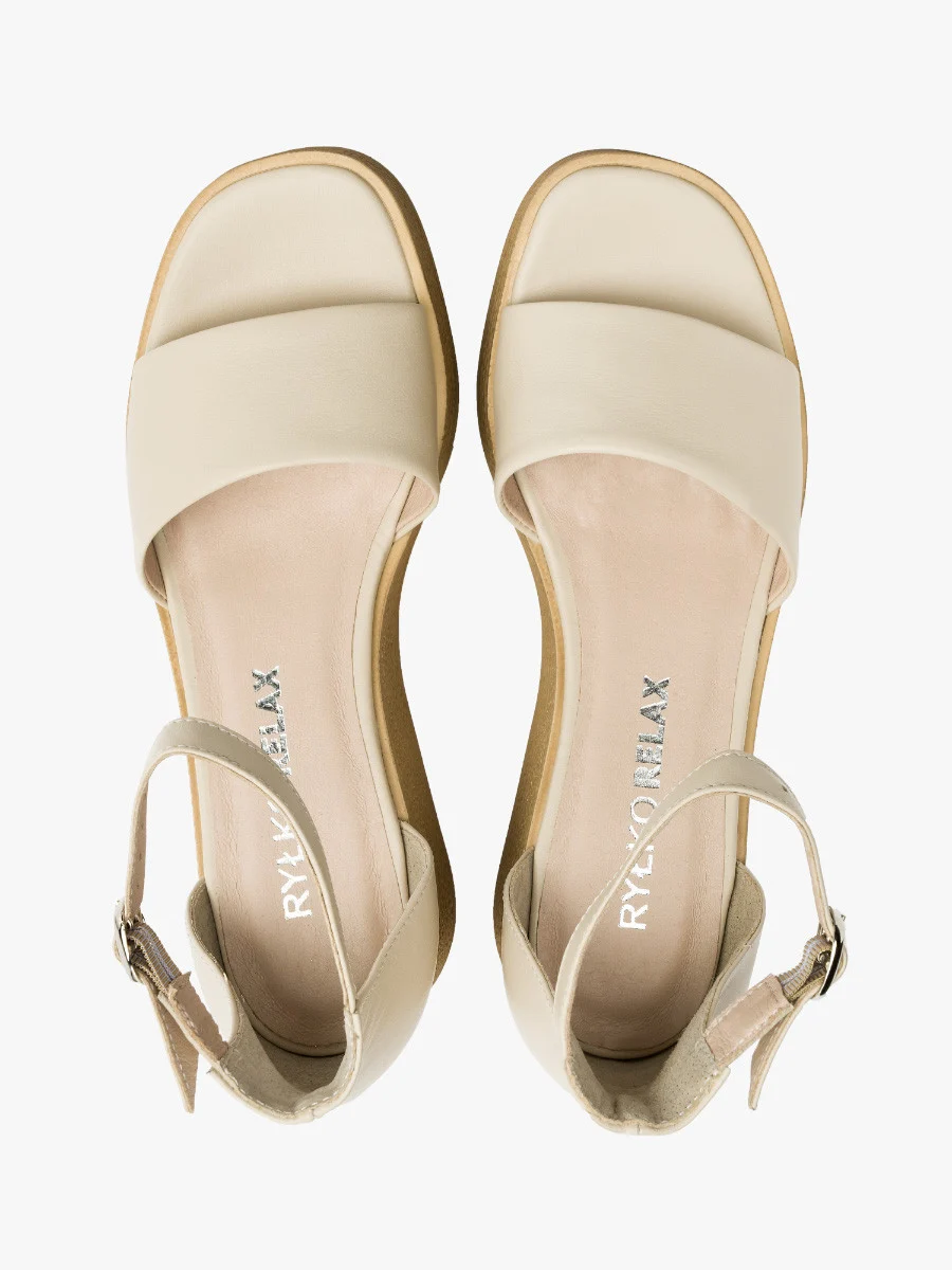 Kremowe sandały na ozdobnej platformie