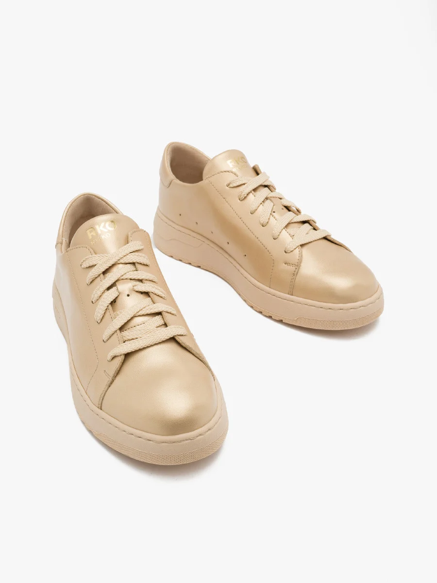 Złote półbuty sportowe