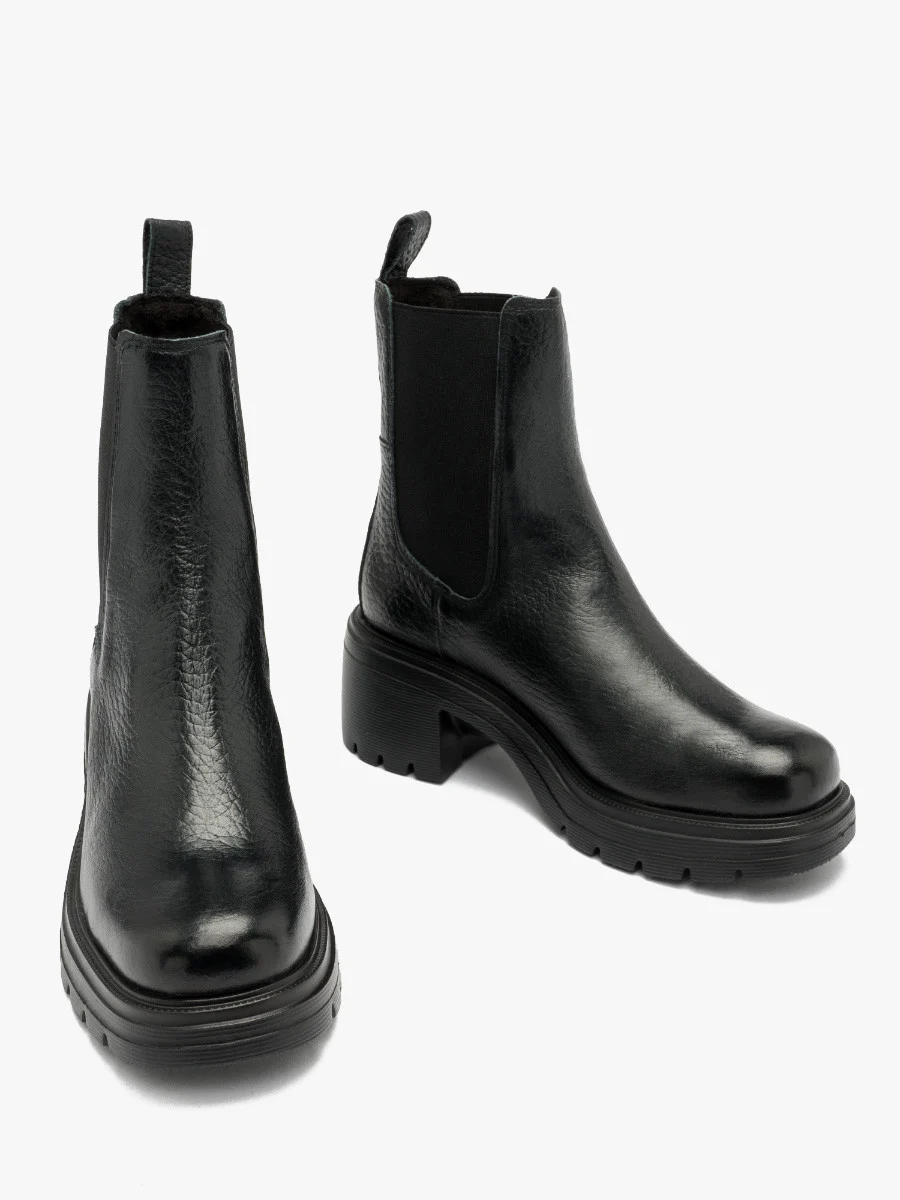 Czarne sztyblety damskie z gumą na cholewce