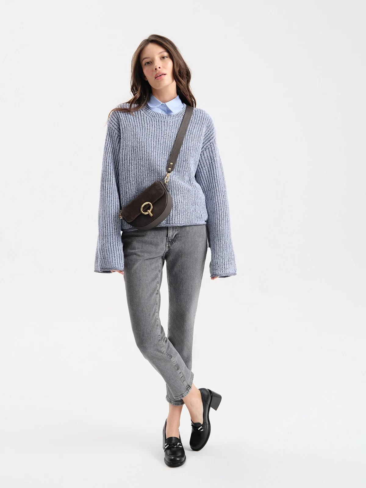 Mokasyny damskie w czarnym kolorze na masywnym klocku