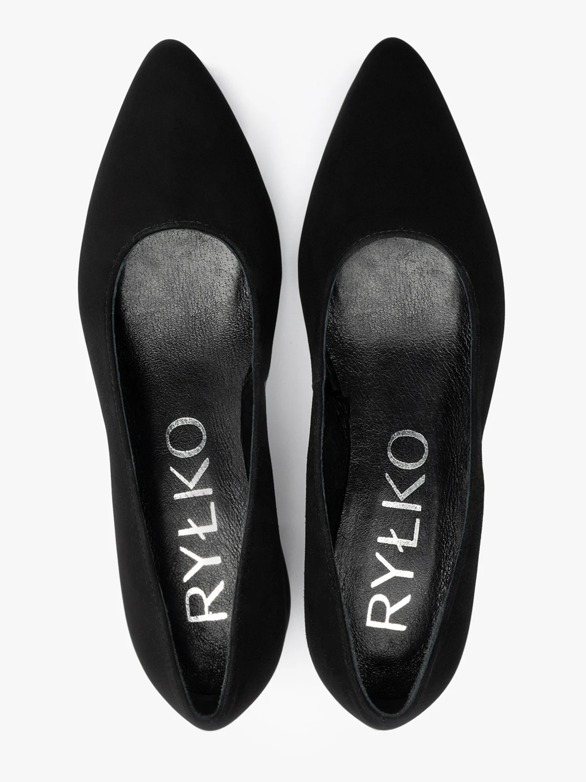 Czarne, welurowe czółenka na niskim obcasie