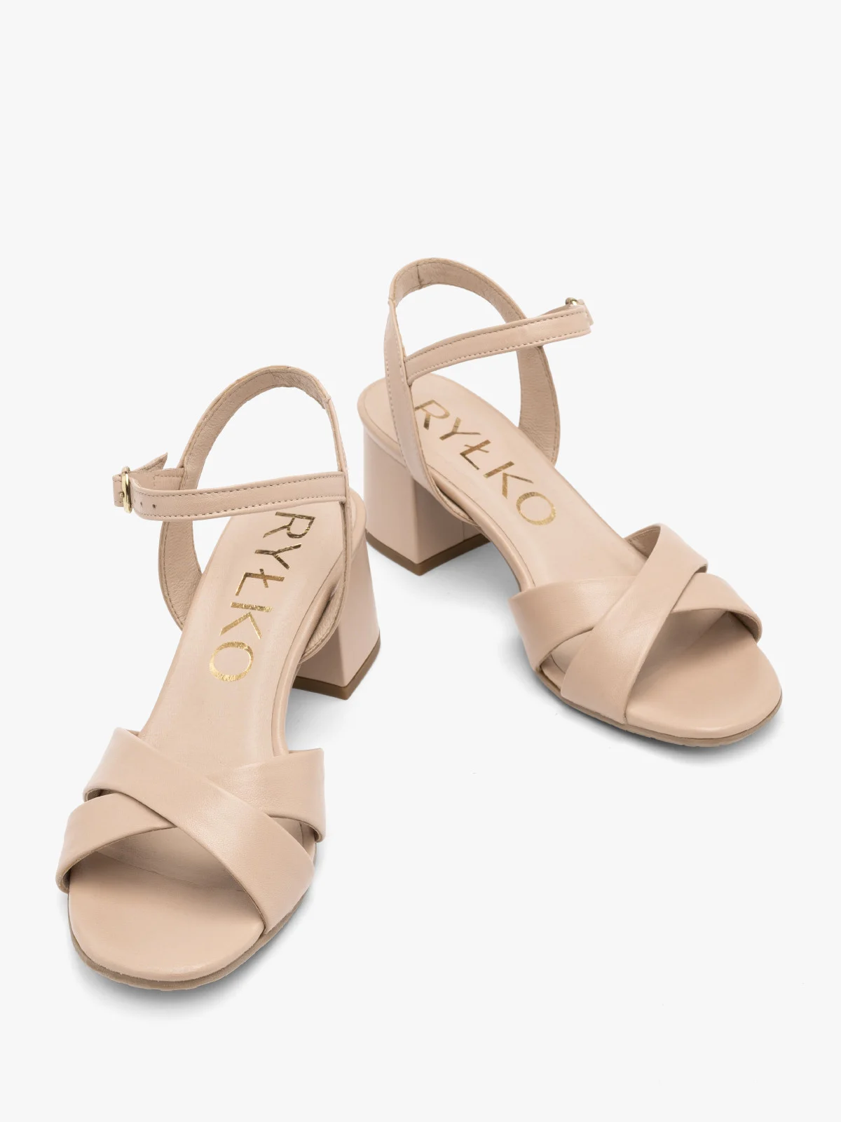 Beżowe sandały na obcasie