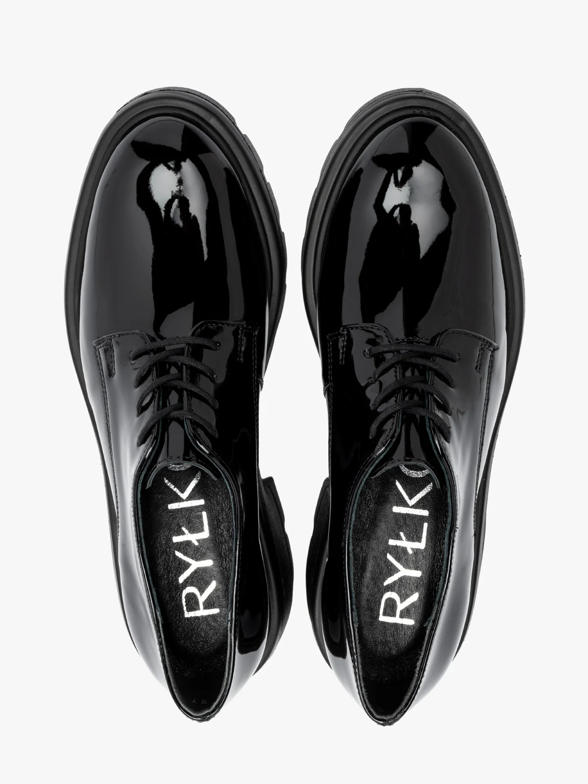 Lakierowane półbuty damskie na masywnym spodzie