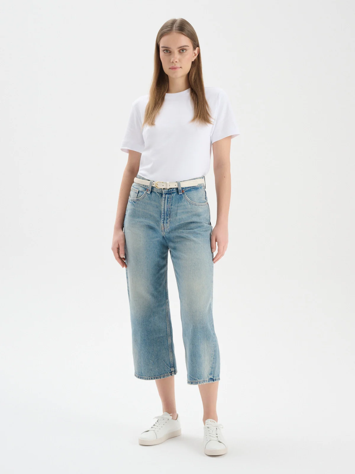 Białe półbuty na kremowym spodzie