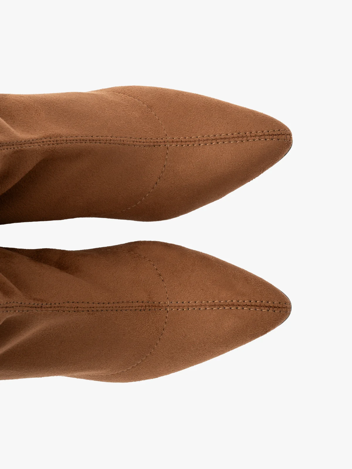 Elastyczne botki na obcasie z noskiem w szpic