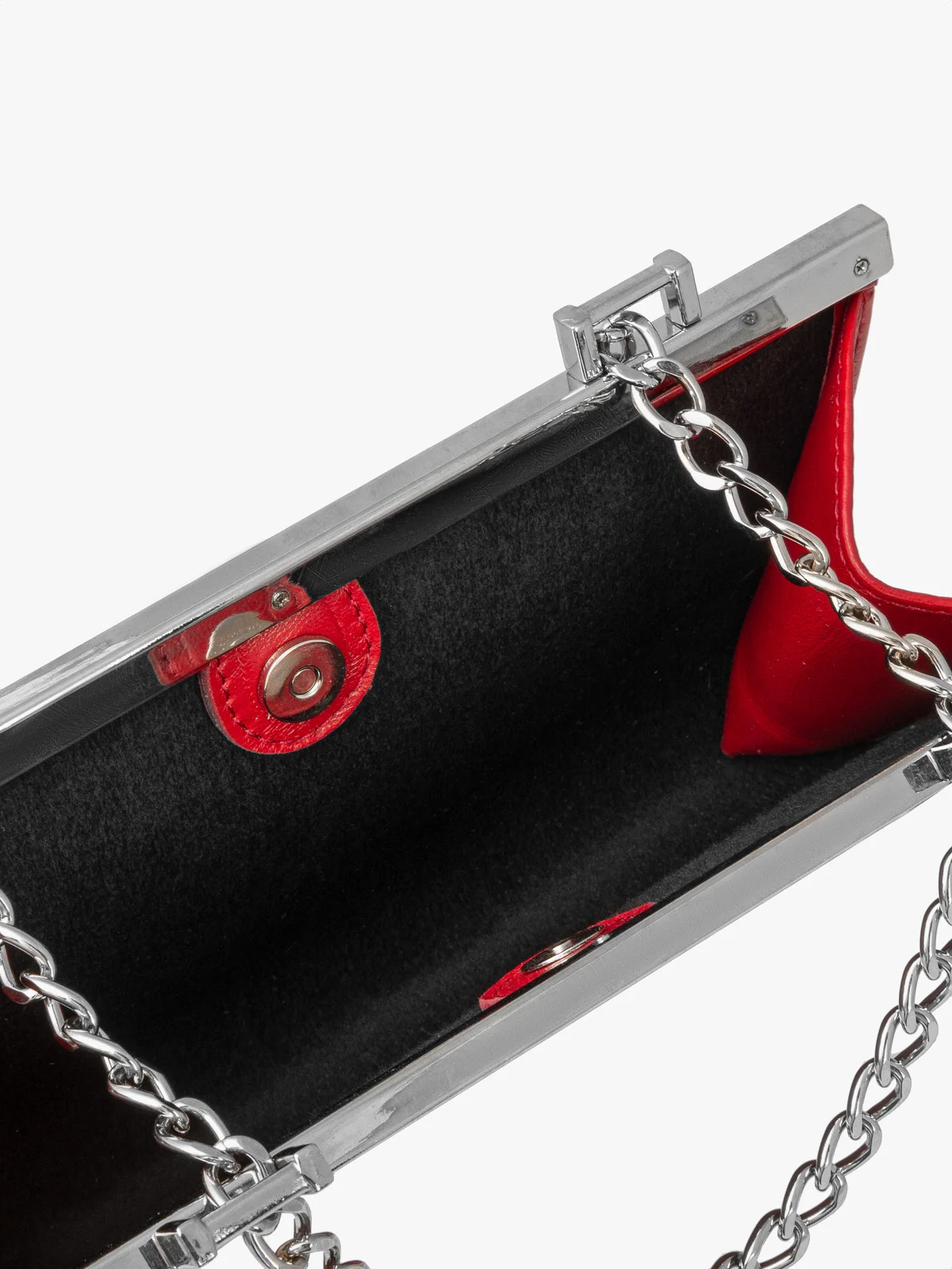 Czerwona elegancka torebka na łańcuszkowym pasku