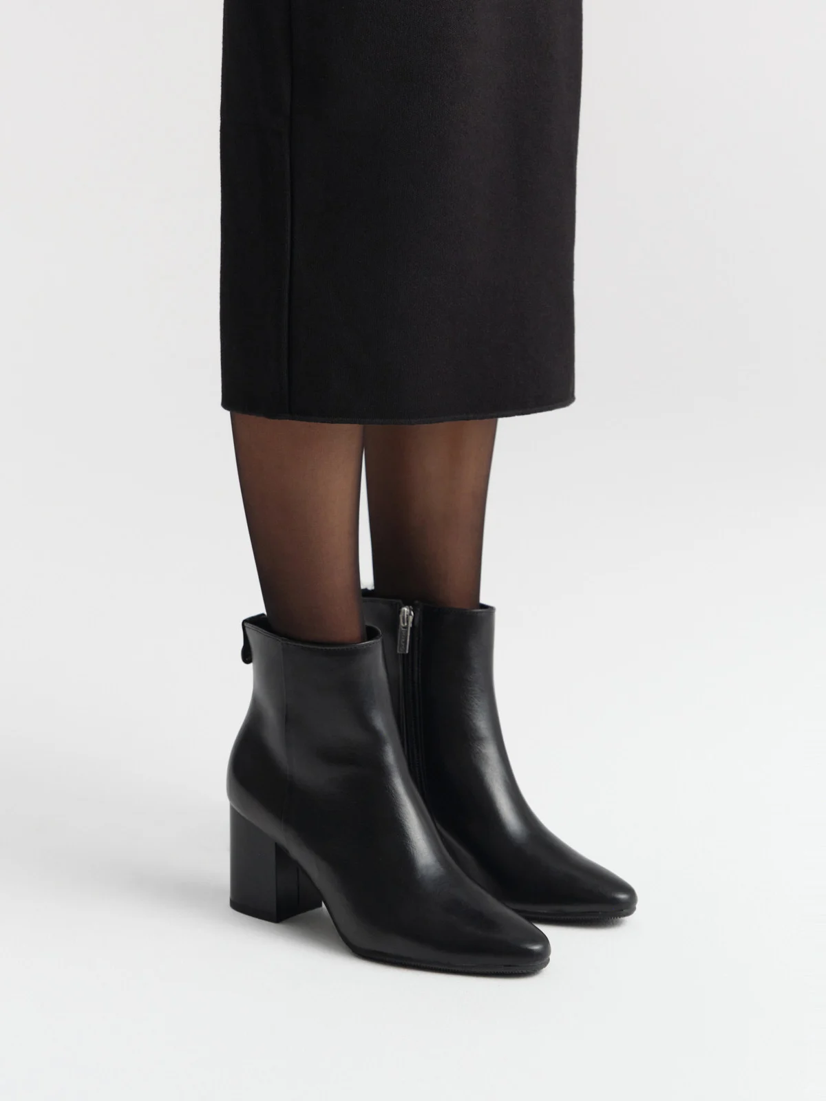 Czarne botki damskie na klocku