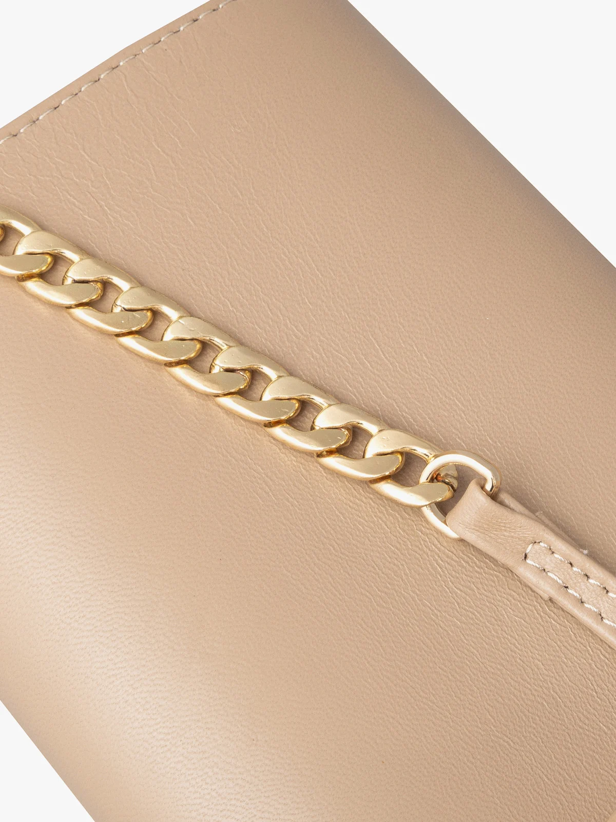 Elegancka beżowa torebka z ozdobnym zapięciem