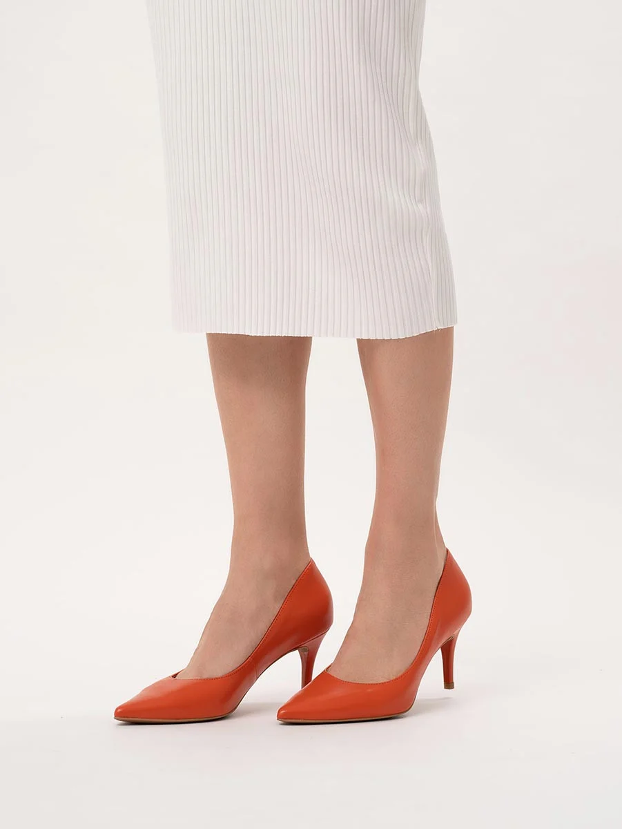 Pomarańczowe czółenka na szpilce