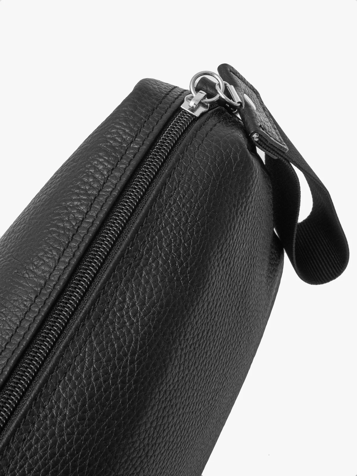 Czarna torebka damska na szerokim pasku z taśmy