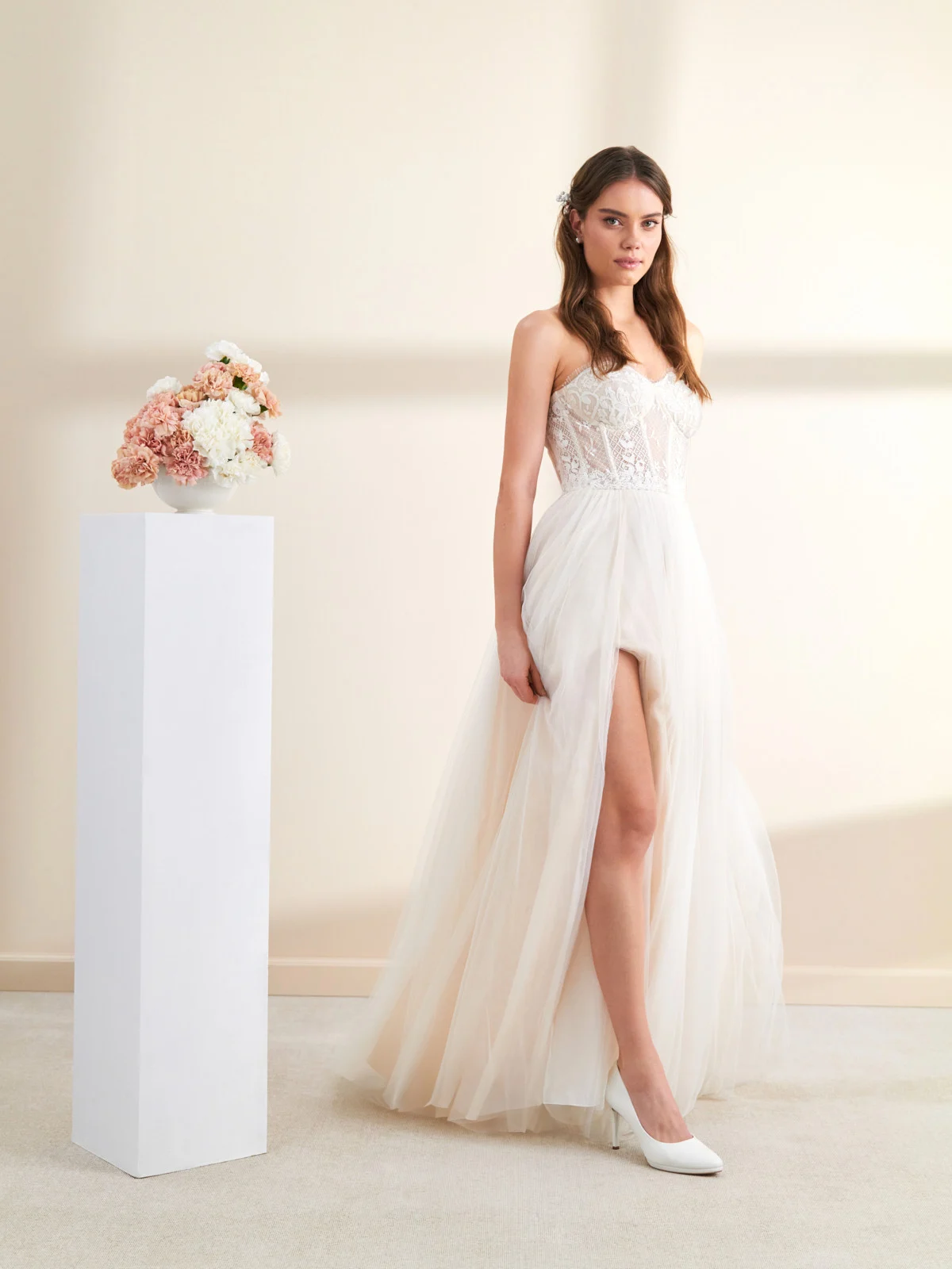 Kremowe czółenka na szpilce