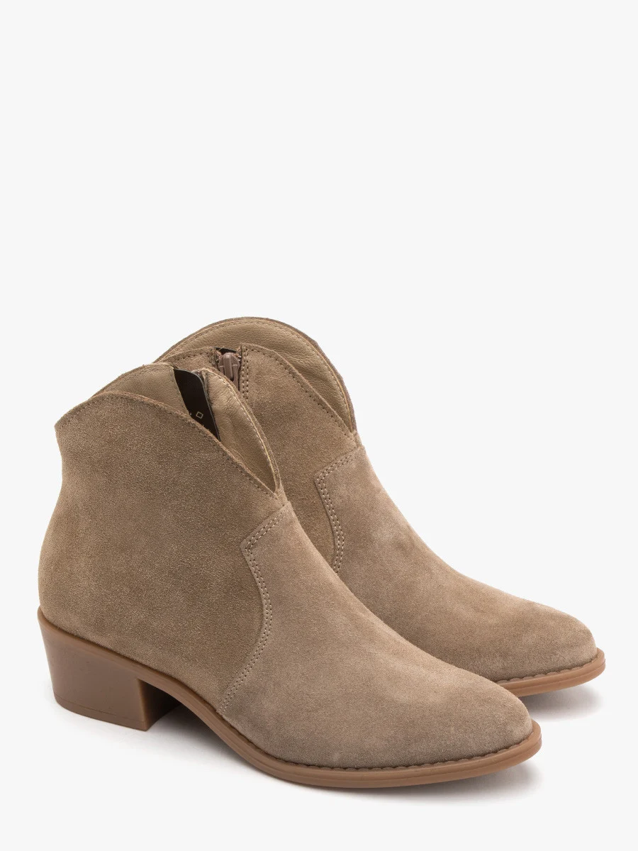 Piaskowe, welurowe kowbojki