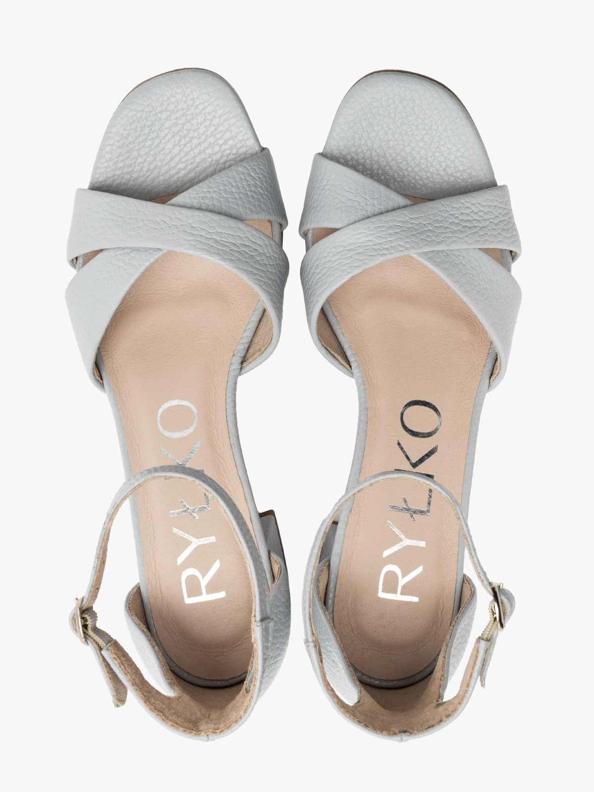 Błękitne sandały na obcasie