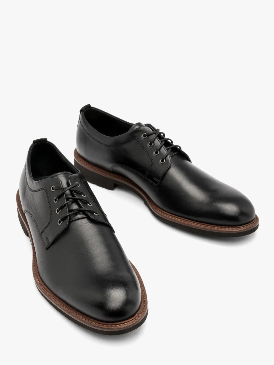 Czarny półbut męski na lekkim spodzie