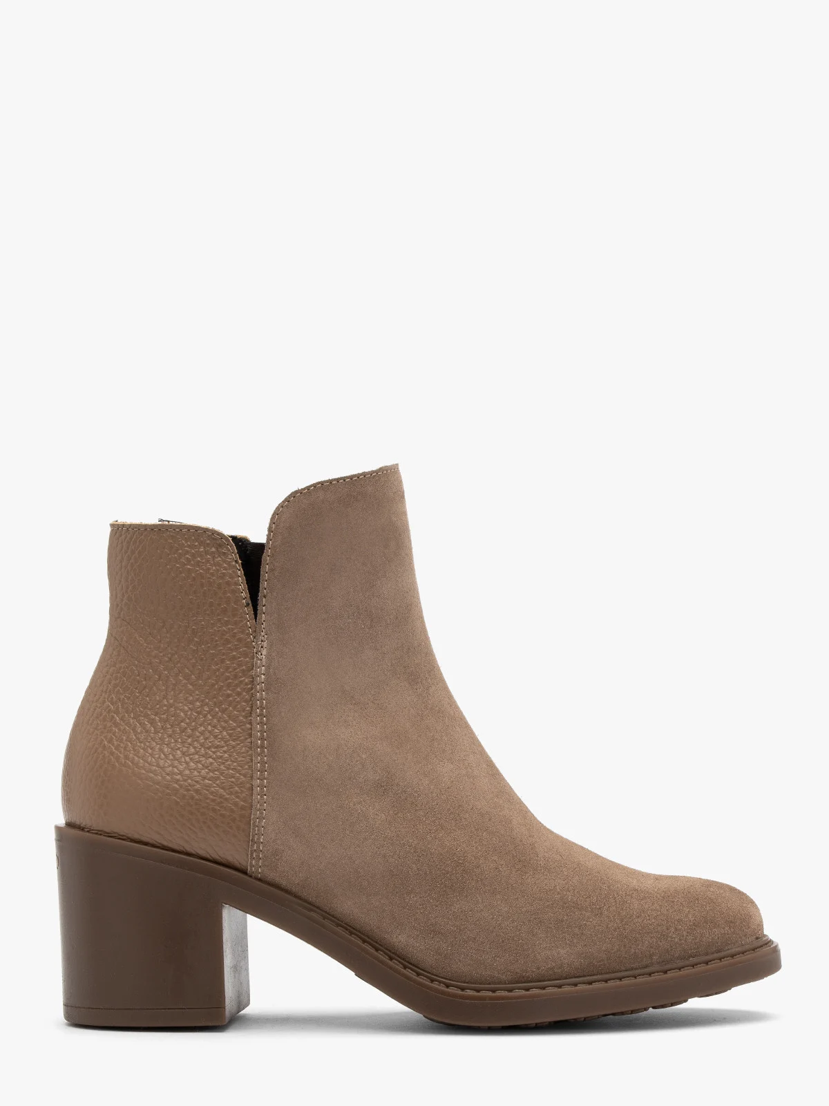 Piaskowe botki z ozdobnym łączeniem skór