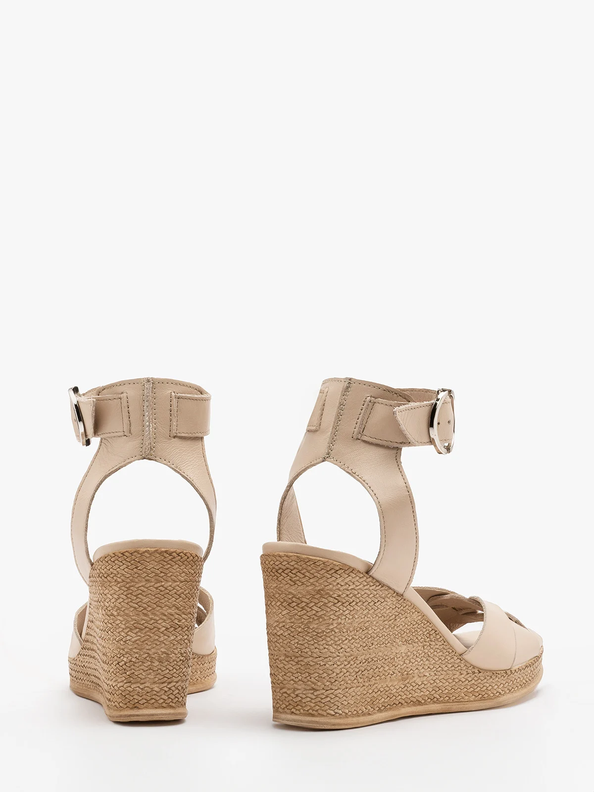 Beżowe sandały na wysokiej platformie