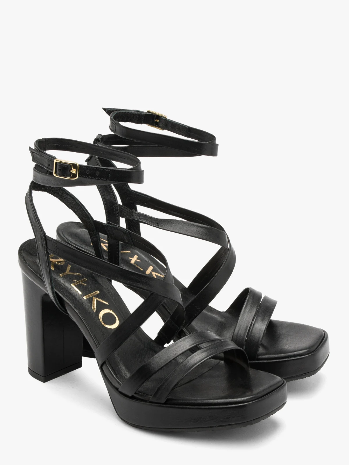 Czarne sandały z ozdobnych paseczków