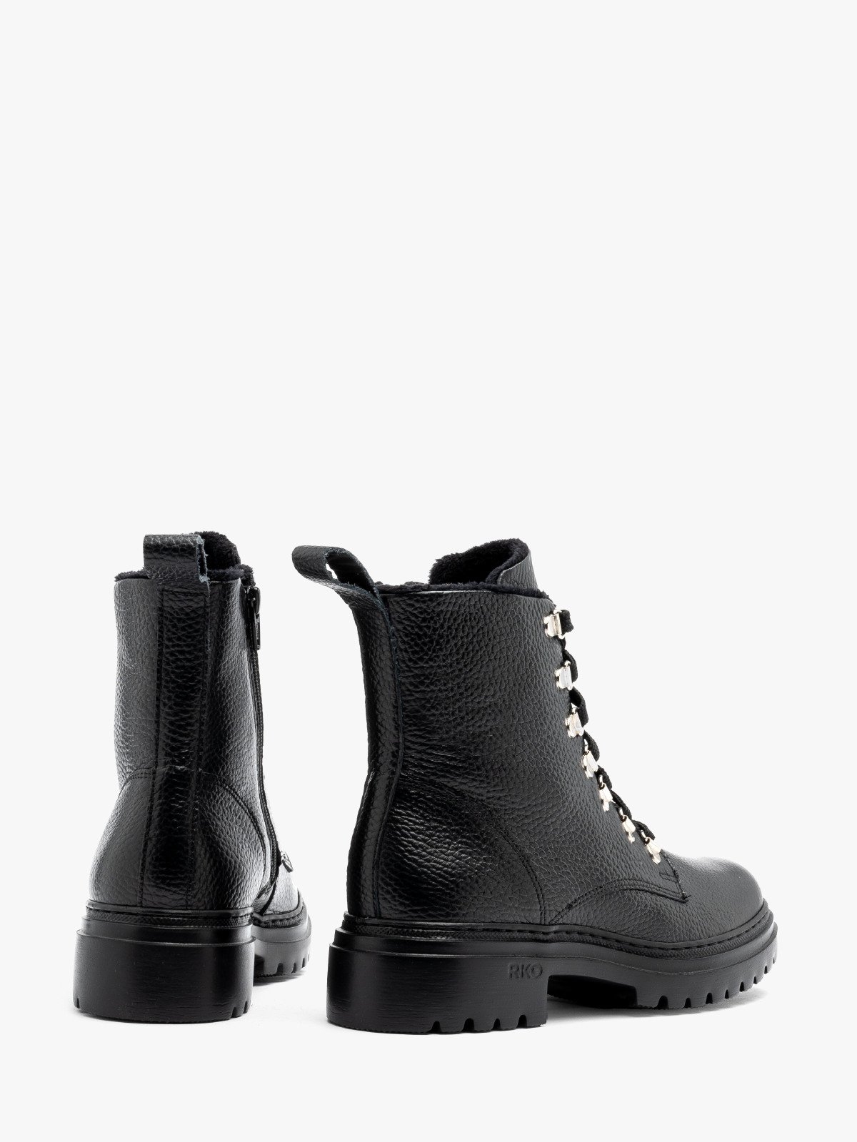 Czarne trzewiki damskie z ozdobnymi hakami